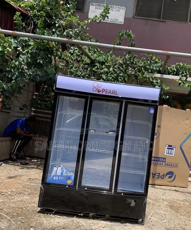Grab Lockable Display Three PVC-150 950 Liters Fridge · Photo 1