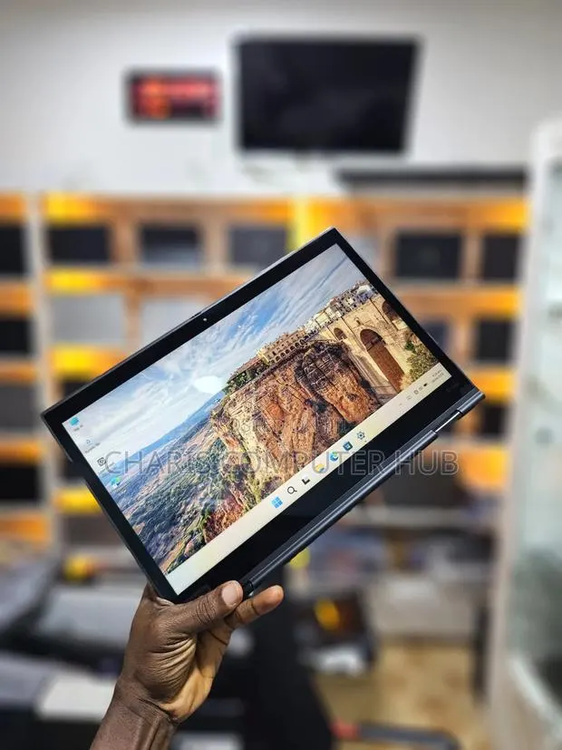 Laptop Lenovo ThinkPad X1 Yoga 8GB Intel Core i7 SSD 256GB · Photo 1