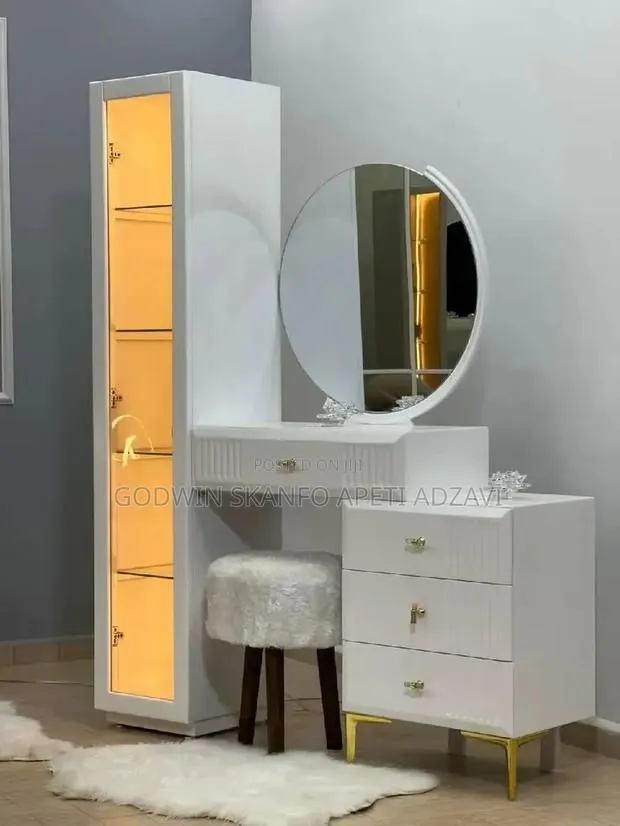 Dressed Mirror and Table Available · Photo 1