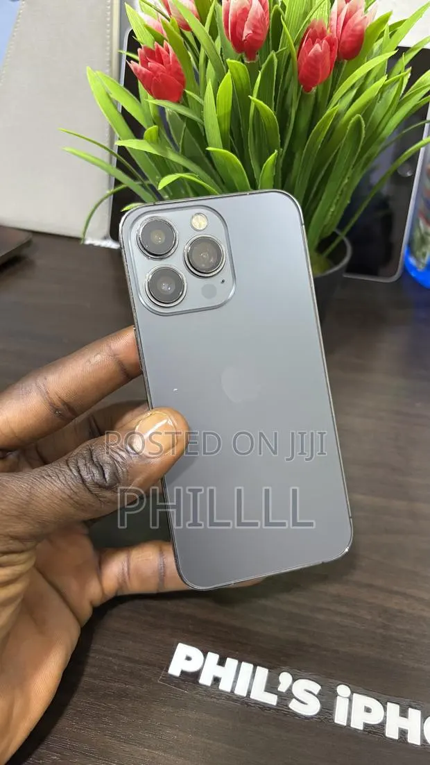 Apple iPhone 13 Pro 256 GB Black · Photo 1