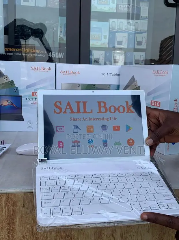 Sail Book S810 · Photo 1