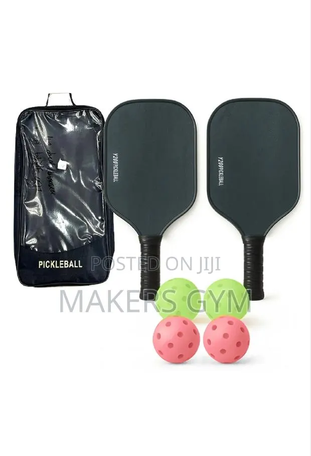 Wood Pickleball Racket With 4 Pickleball Balls · Photo 1