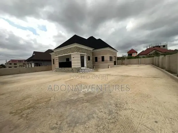 4bdrm House in Atonsu Esreso Divine, Kumasi Metropolitan for sale · Photo 1