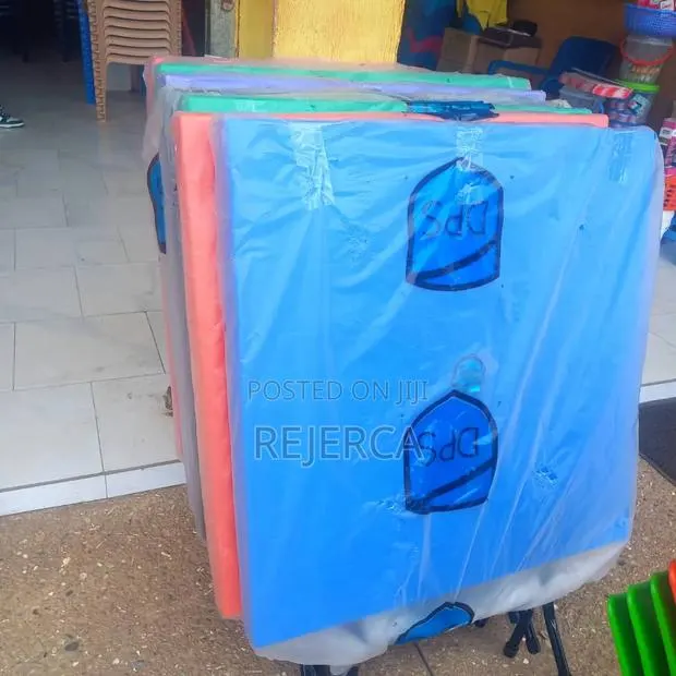 Foldable Plastic Table · Photo 1