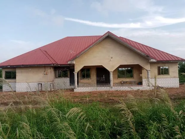 6bdrm House in Odumse, Tema Metropolitan for sale · Photo 1