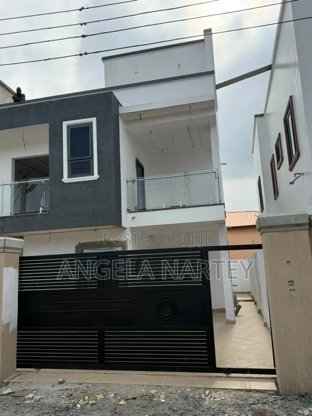 4bdrm House in Sakumono Estates, Accra Metropolitan for sale · Photo 1