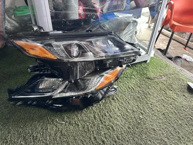 Toyota Camry 2018-2022 Headlights Original Pair · Photo 1