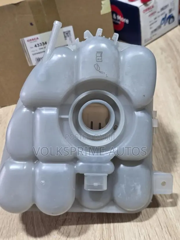 Expansion Tank Fit Touareg, Porsche 2013 - 2019. · Photo 1