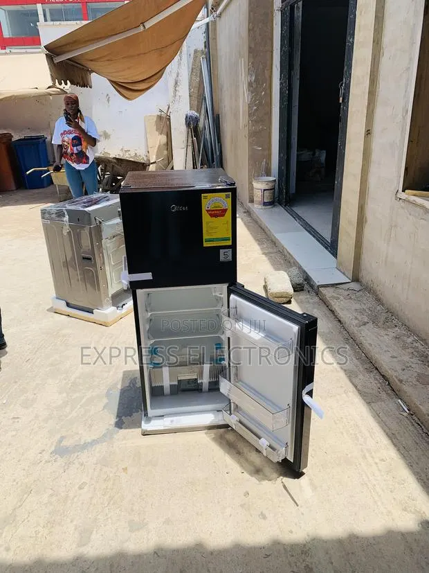 Energy Saving Midea 127l Mdrt187 Top Freezer Fridge · Photo 1