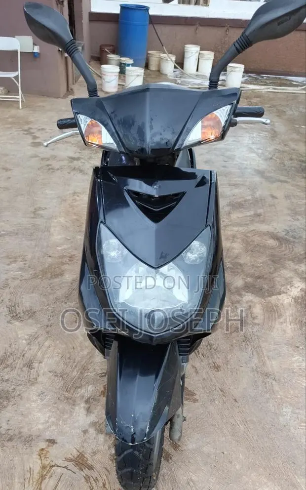 Yamaha 2012 Black · Photo 1