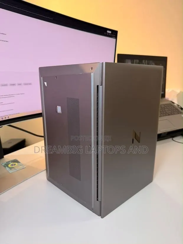 Laptop HP ZBook Firefly 14 G7 32GB Intel Core i7 SSD 512GB · Photo 1
