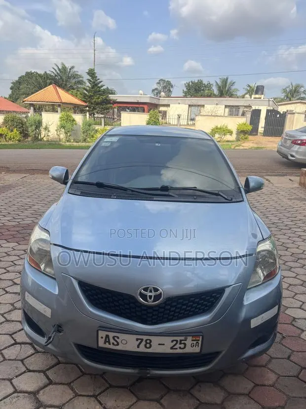 Toyota Belta 2010 Blue · Photo 1