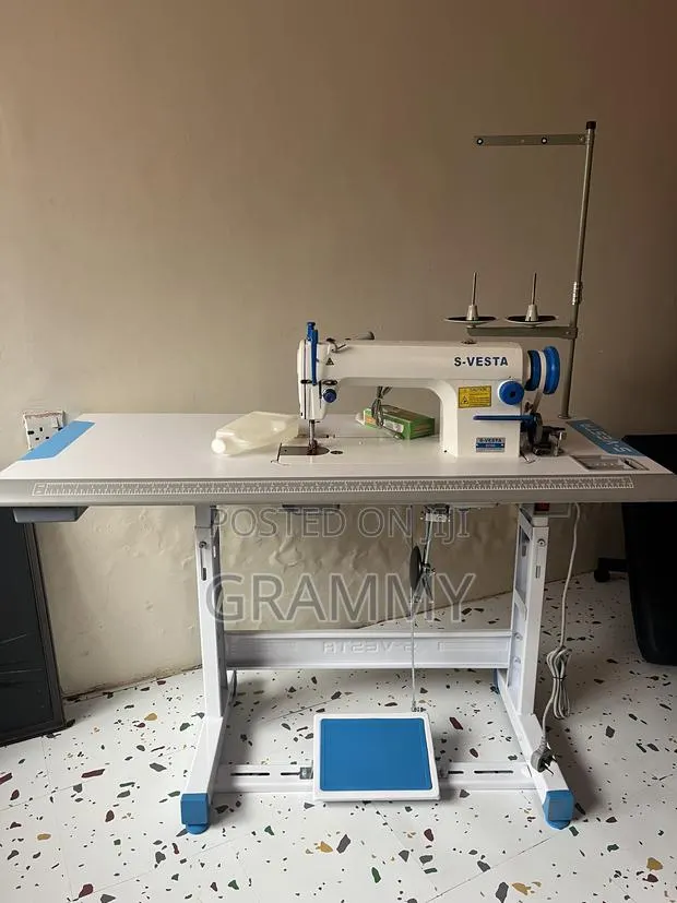 Brand New Industrial Sewing Machine · Photo 1