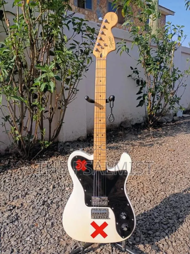 Squier Fender Deryck With Duncan Humbucker Pickups · Photo 1