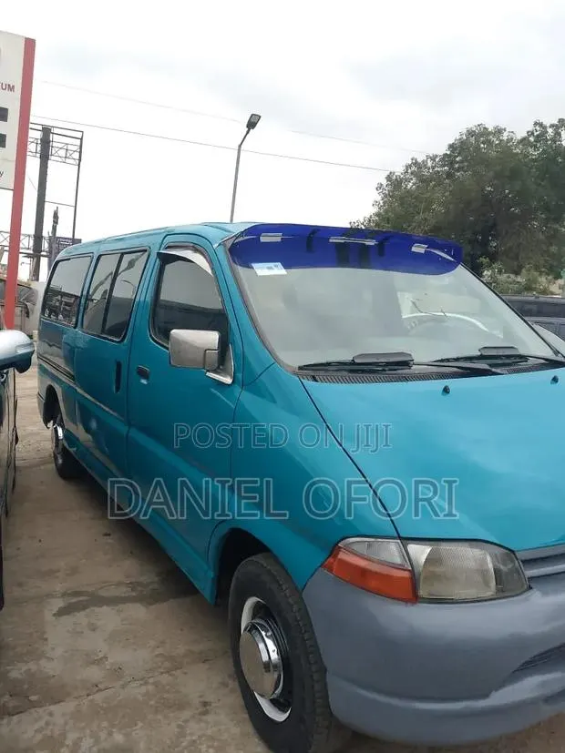 Toyota HiAce 2012 Blue · Photo 1