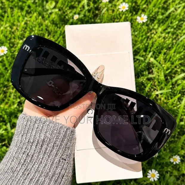 Fashion Women's Oversized Square Sunglasses UV400 · Photo 2