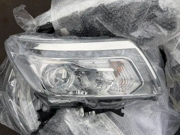 Nissan Navara 2016-2020 Headlight Available · Photo 1