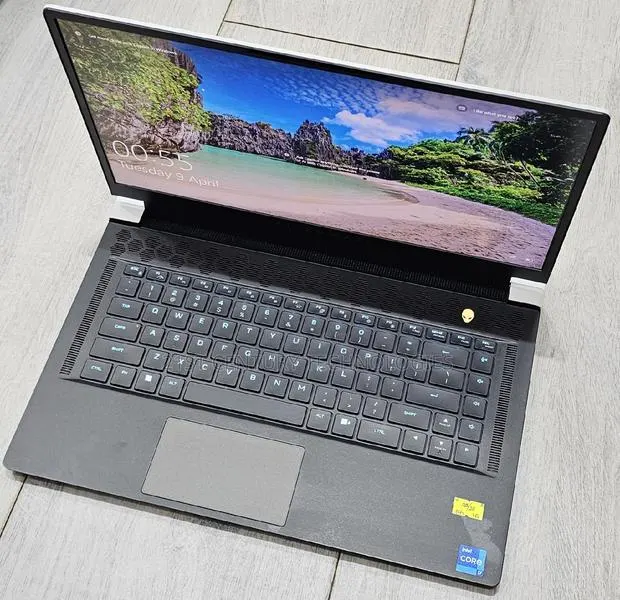Laptop Dell Alienware X15 R1 16GB Intel Core I7 SSD 1T · Photo 1