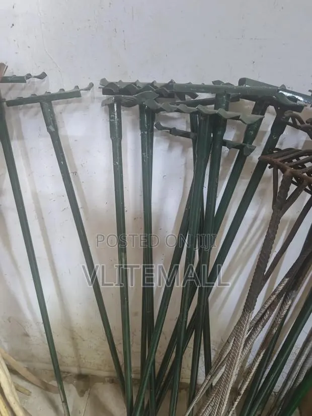 Metal Hand Rake · Photo 1