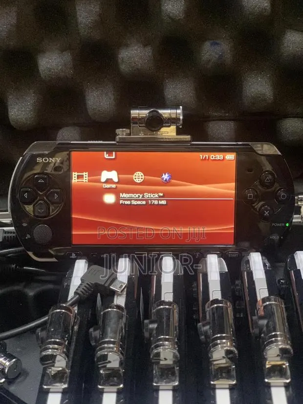 PSP 3000 Version 20 Freee Games Installed · Photo 1