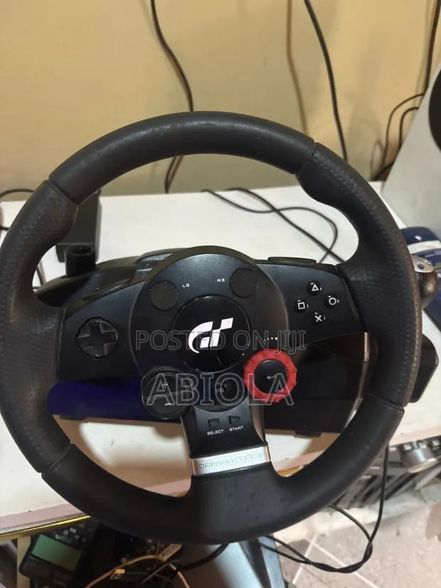 Ogitech Driving Force GT Racing Wheel for PC and Ps Consoles · Photo 1