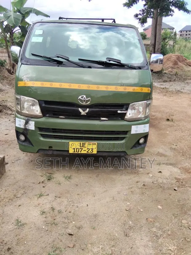 Toyota Grand HiAce 2002 Gray · Photo 1