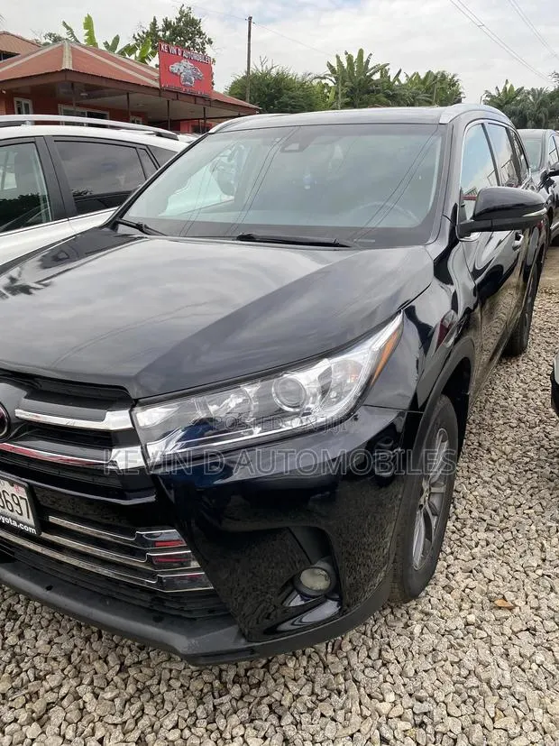 Toyota Highlander XLE 4x4 V6 (3.5L 6cyl 8A) 2018 Black · Photo 1