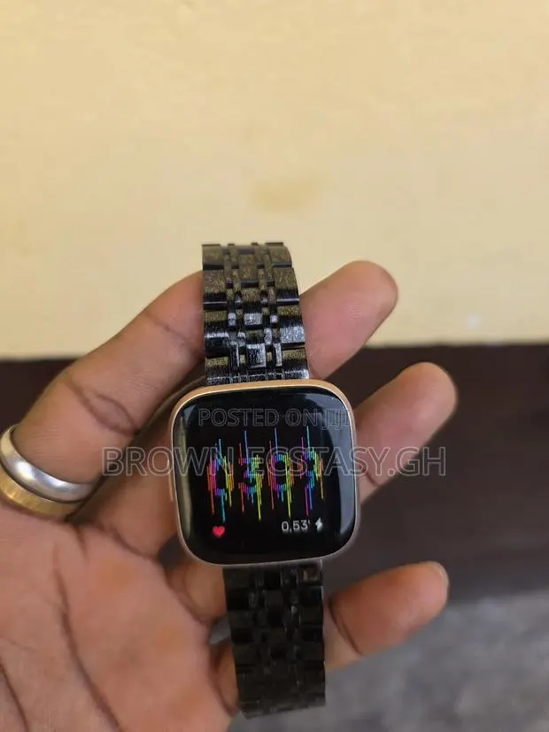 Fitbit Versa 2 · Photo 1