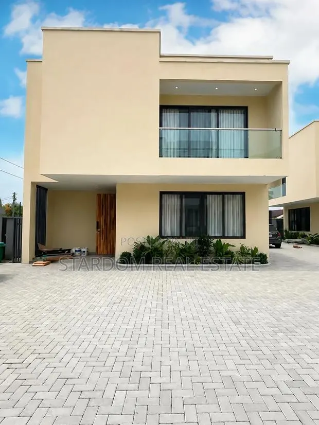 4bdrm Townhouse / Terrace in East Legon, A&C Mall Area for rent · Photo 1