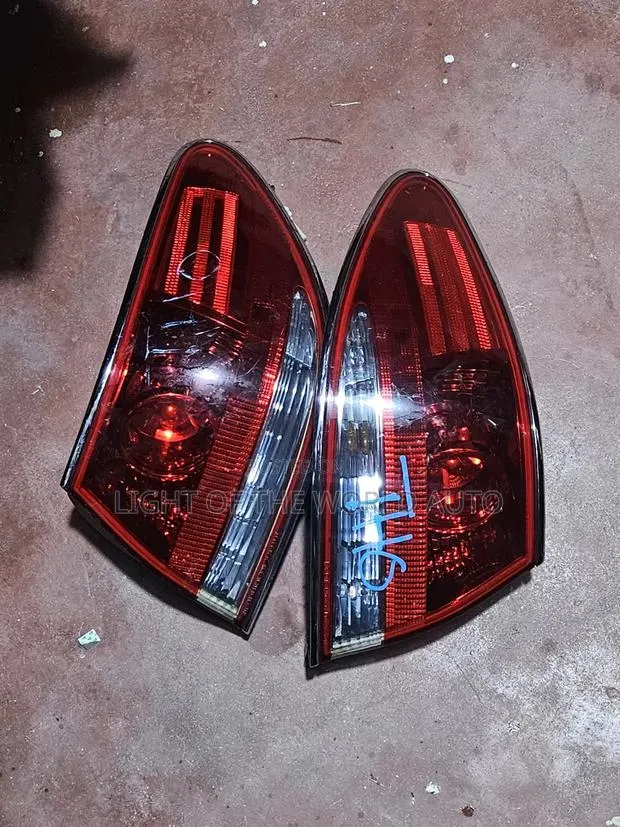 Lexus ES330 Taillights Available · Photo 1