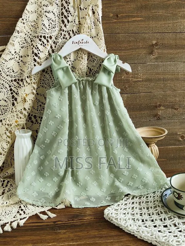 Vintage Cute Cut-Out Bow Dress. 9-12m · Photo 1