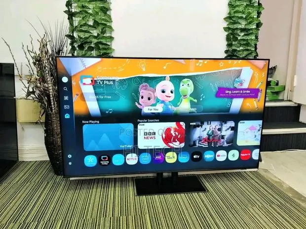 Samsung 65inches Smart TV · Photo 1