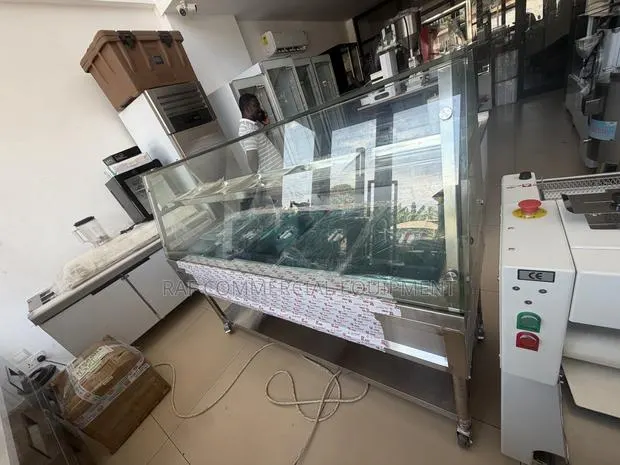 Commericla Bain Marie Food Warmer Standing With Glass · Photo 1