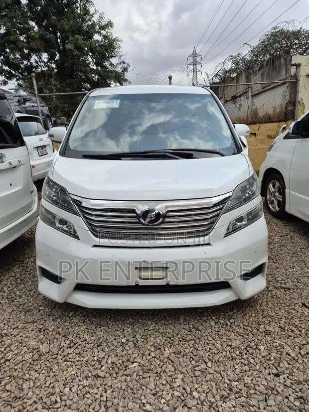 Toyota Vellfire 2013 White · Photo 1