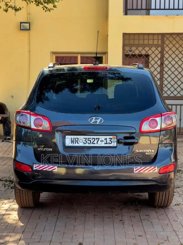 Hyundai Santa Fe 2010 Silver · Photo 1