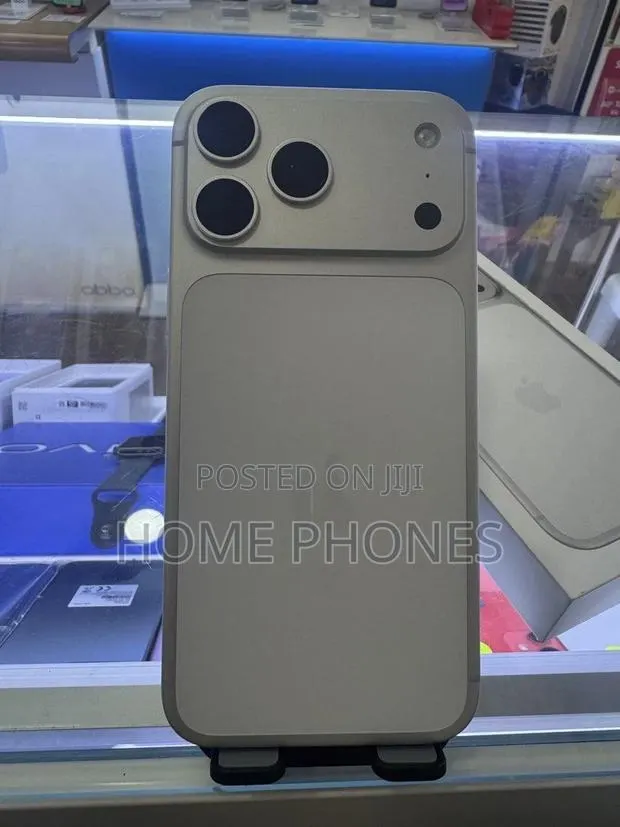 Apple iPhone 17 Pro Max 256 GB Silver · Photo 1