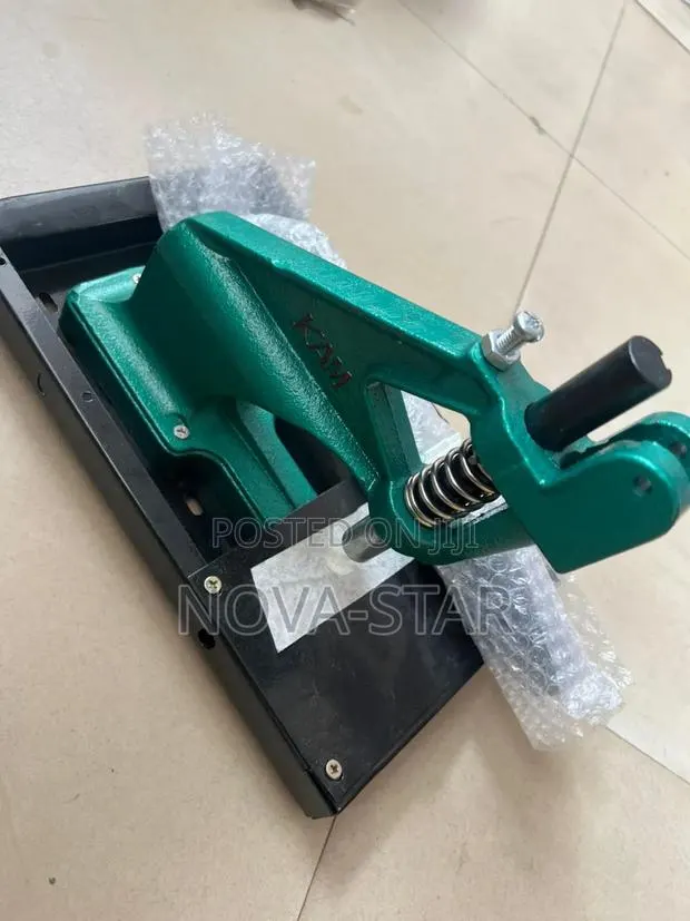 Eyelet Machine · Photo 1