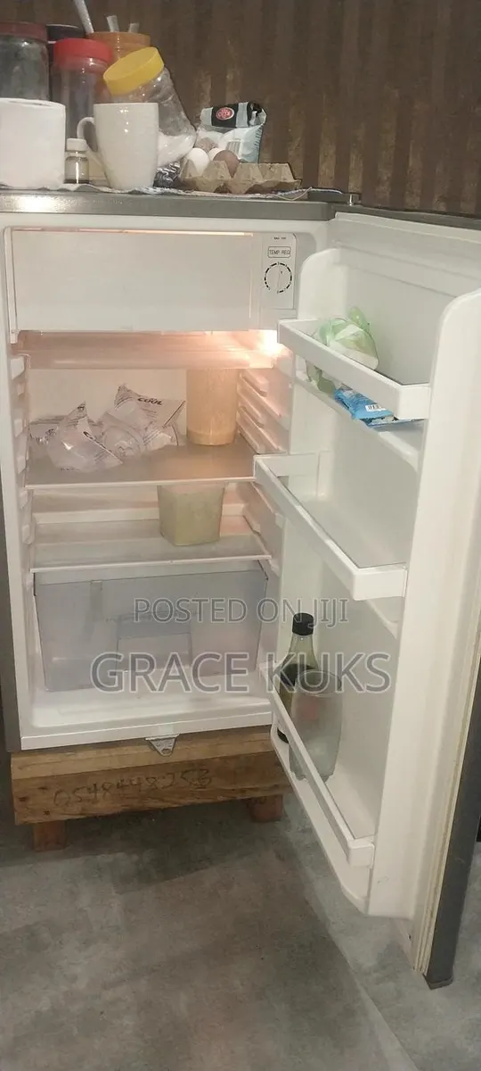 Slightly Used Table Top Fridge for Sale · Photo 1