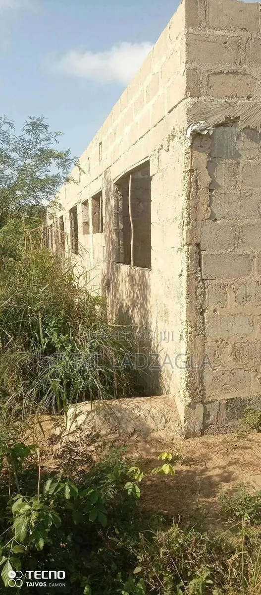 A Five Bedroom Self-Contained House on Two Plots of Land 200×100 Feet · Photo 1