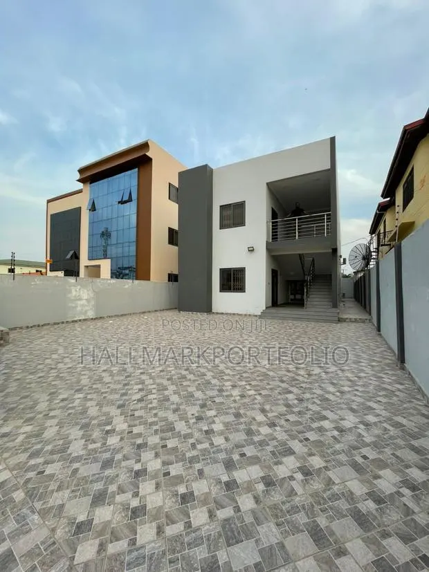 10 Rooms Office Space · Photo 1