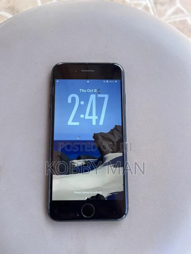 Apple iPhone SE (2022) 64 GB Graphite · Photo 1