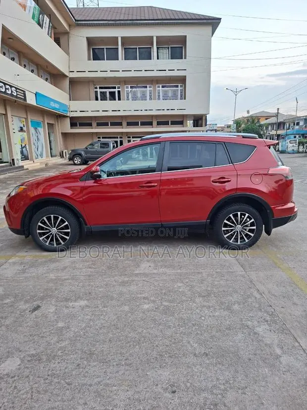 Toyota RAV4 2017 Red · Photo 1