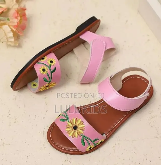 Girl Sandals · Photo 1