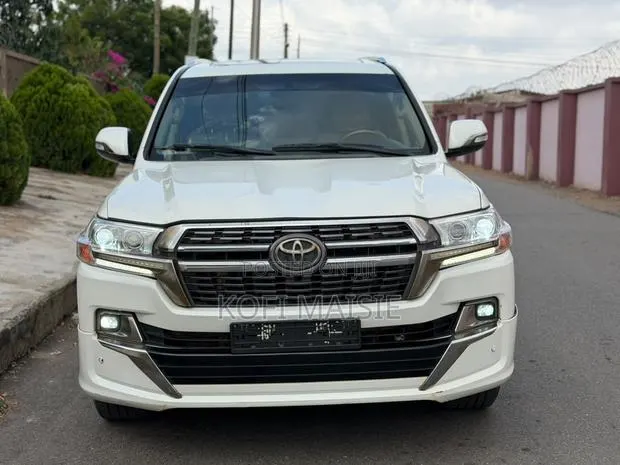 Toyota Land Cruiser 4.5 V8 GXR 2011 White · Photo 1