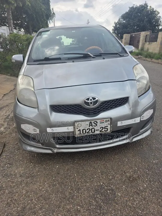 Toyota Vitz 1.0 FWD 5dr 2007 Silver · Photo 1
