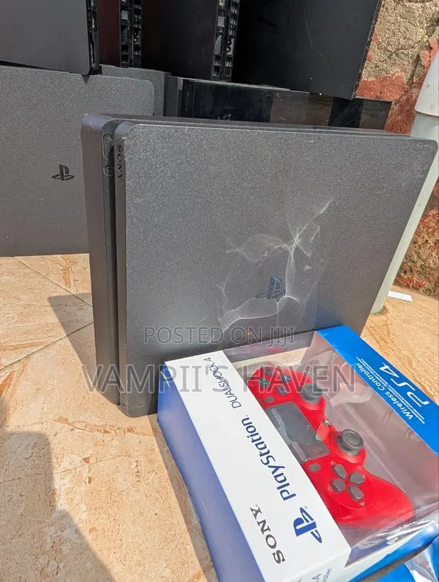 PS4 SLIM 1TB Jailbreak With FC27 and 13 Games · Photo 1