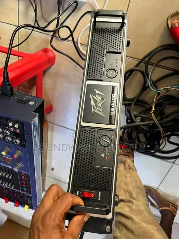Peavey Cs 4000 Professional Amplifier · Photo 1