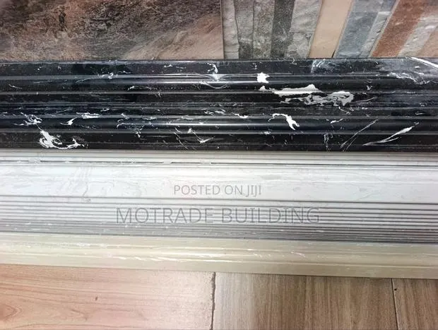 Black White Fibre/Fiber Coppings · Photo 1
