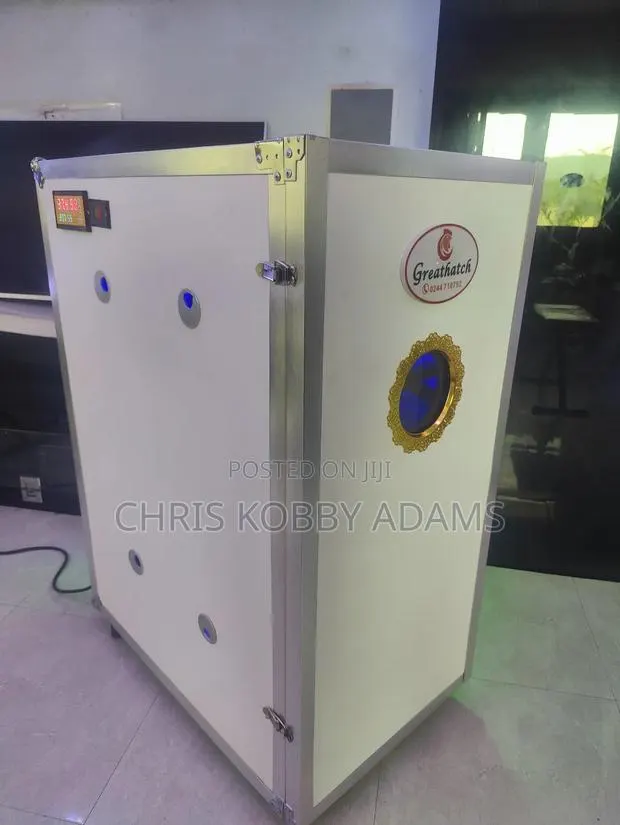 Proffesional Egg Incubator 880 Capacity · Photo 1