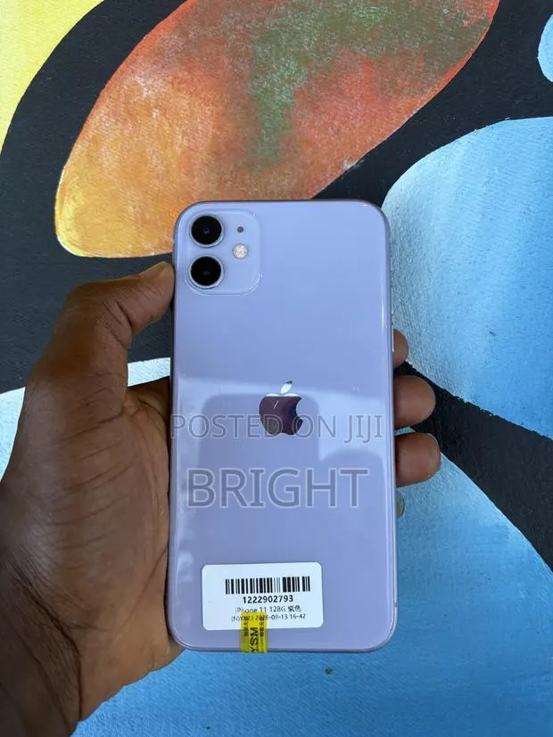 Apple iPhone 11 128 GB Purple · Photo 1